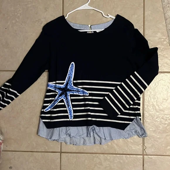 Crown & Ivy Top - Picture 1 of 3